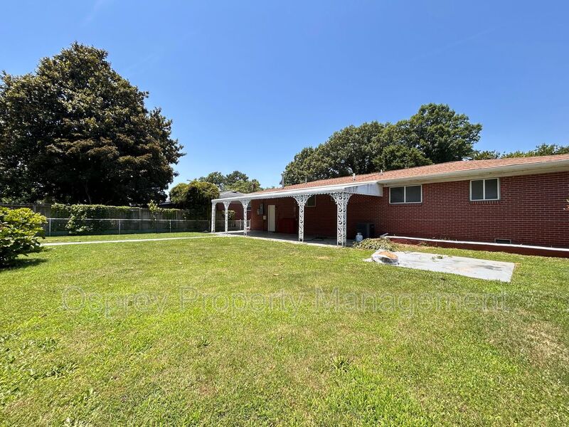 Charming 3-Bedroom Home with Bonus Room & Spacious Yard