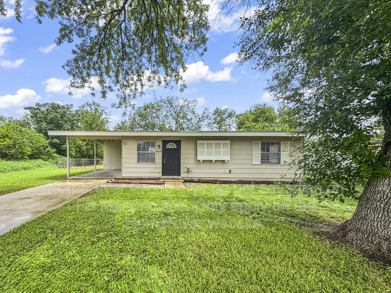 San Antonio House: 4814 Castle Arms