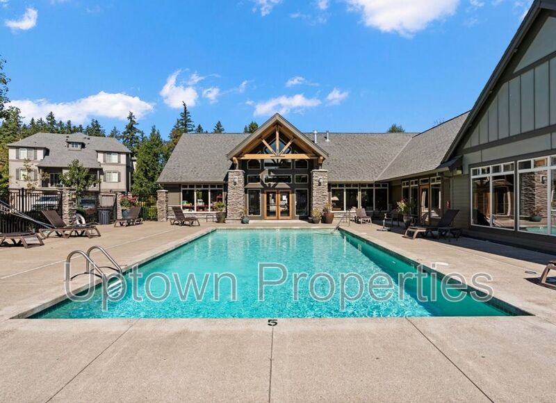 Hillsboro House: 965 NE Wheellock Pl