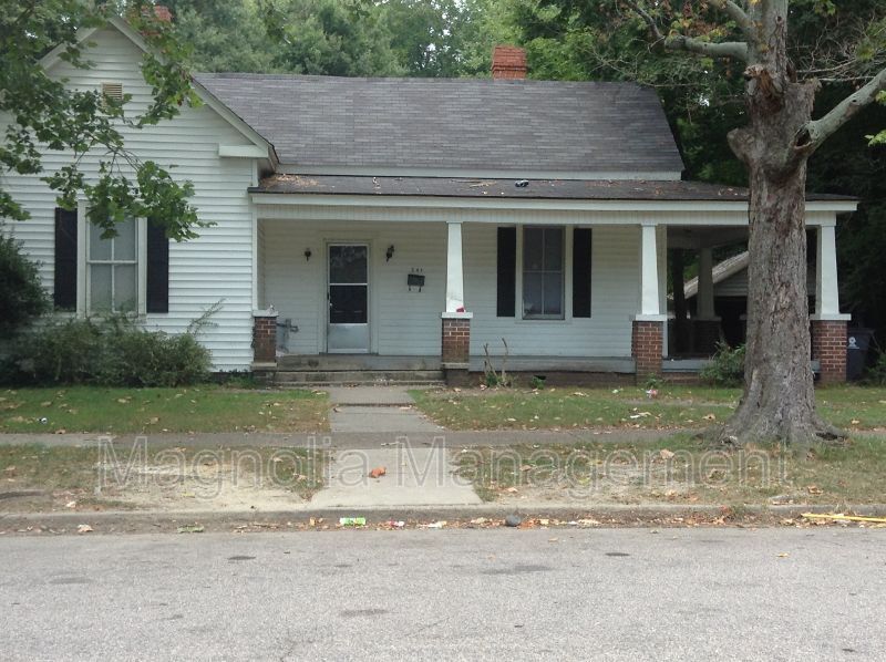 Henderson House: 241 Davis St