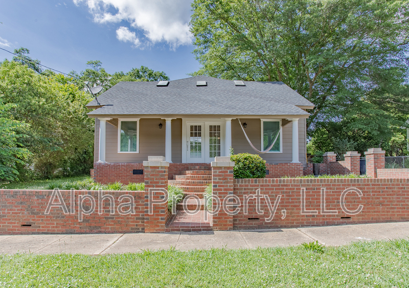 Simpsonville House: 114 Edwards St