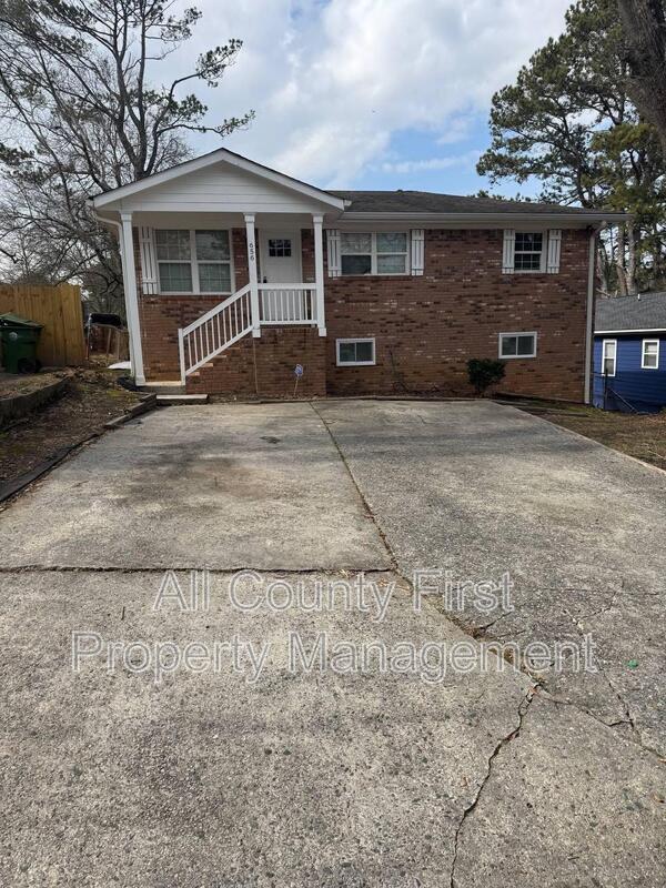 Atlanta House: 656 Cedar Ave NW