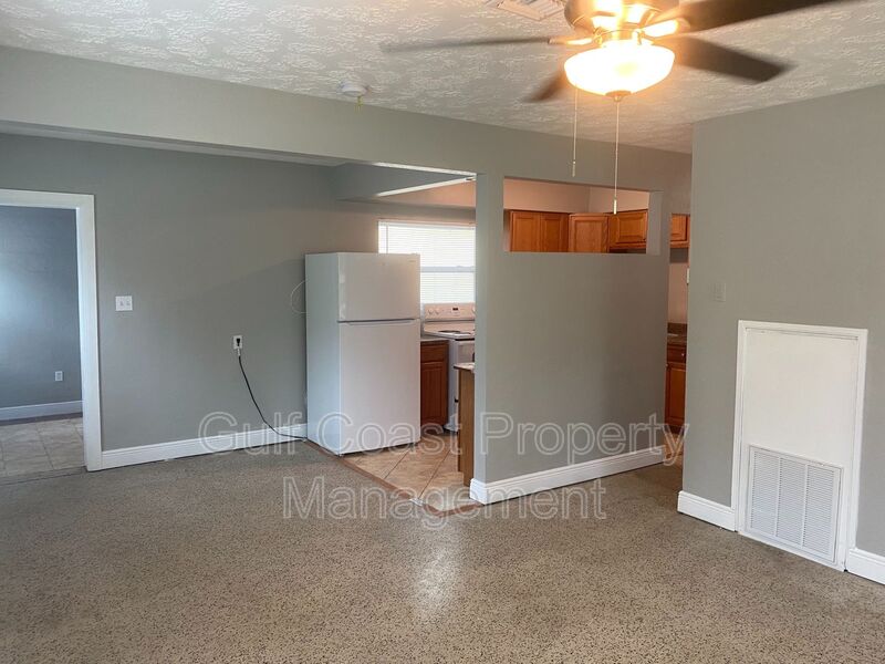 716 69th Avenue West Bradenton FL 34207 - Photo 2