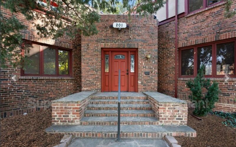 Fort Collins House: 201 E Elizabeth St