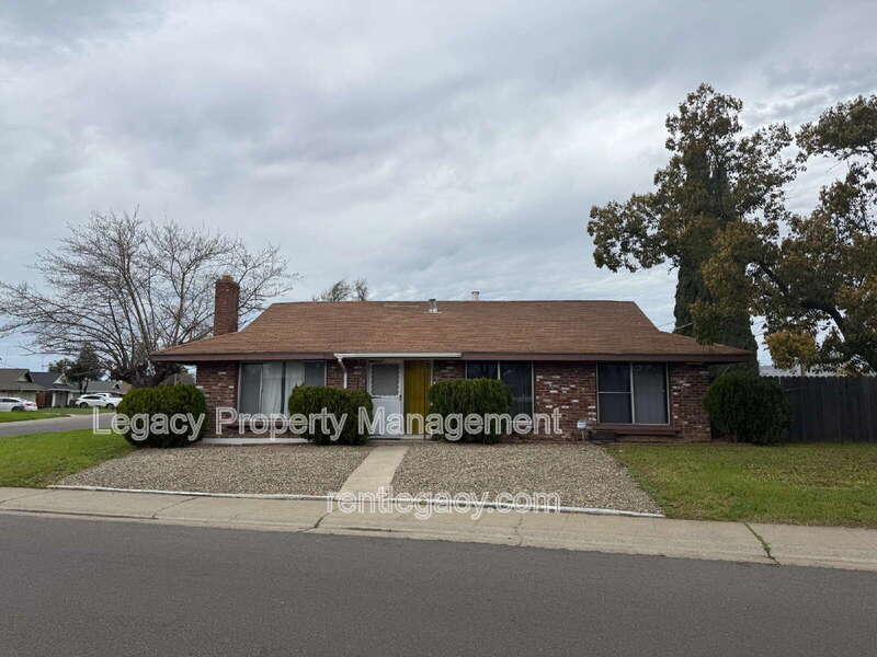 Sacramento House: 7545 Blackhawk Dr