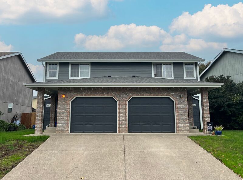 Springfield Townhome: 782 North Cloverleaf Loop