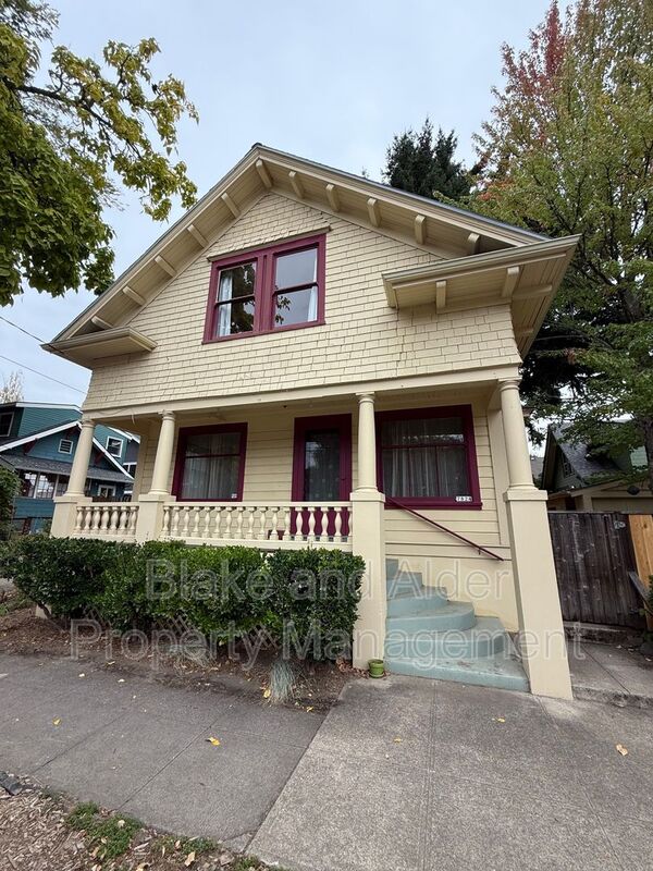 Portland House: 7824 SE 11th Ave