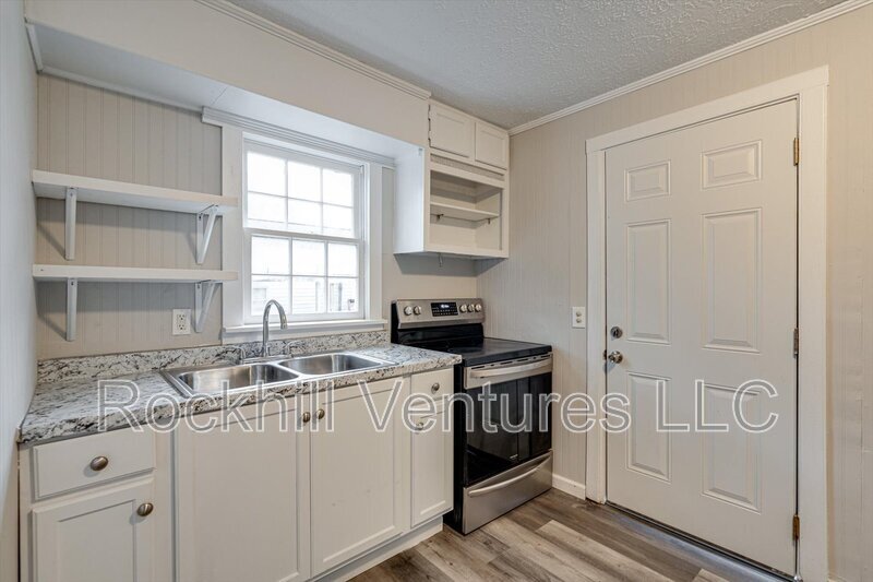 LaFayette Condo: 207 Napier St