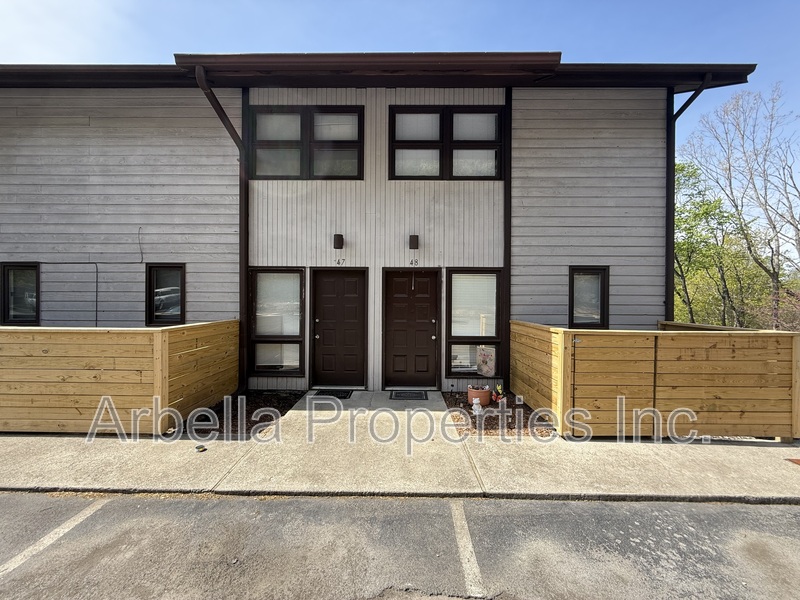 Jonesborough Condo: 420 W Jackson Blvd