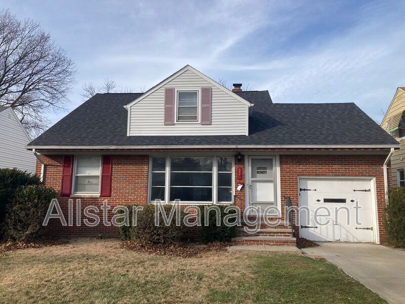 Euclid House: 320 Halle Dr.