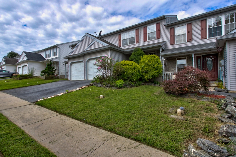 Lancaster House: 1030 Sterling Place