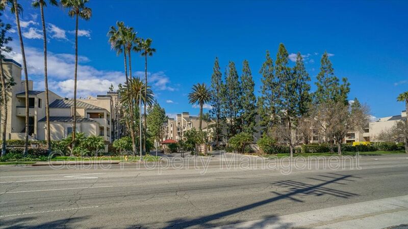 Woodland Hills Condo: 5515 Canoga Ave