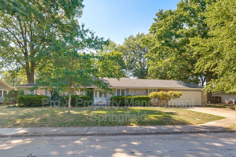 Springfield House: 5519 S Dollison Ave