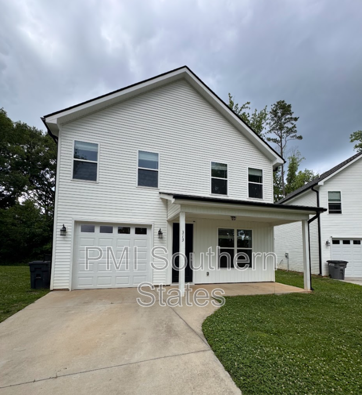 Travelers Rest House: 313 Clarus Crk Wy