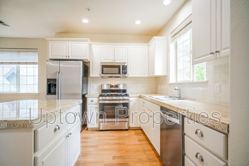 Hillsboro House: 965 NE Wheellock Pl