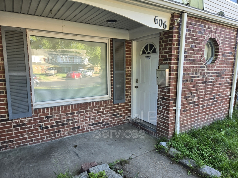 606 REDKIRK LN