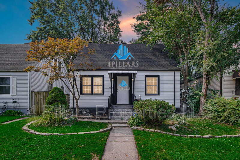 Hammond House: 2640 162nd St