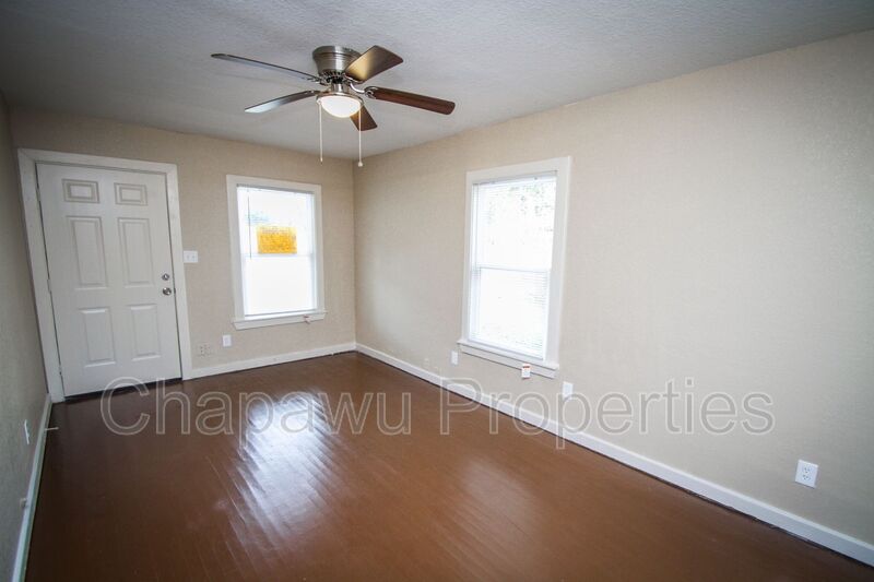 San Antonio House: 934 Poinsettia