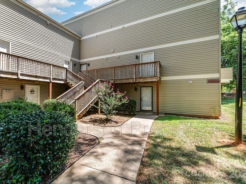 Charlotte Condo: 1625 Merry Oaks Road