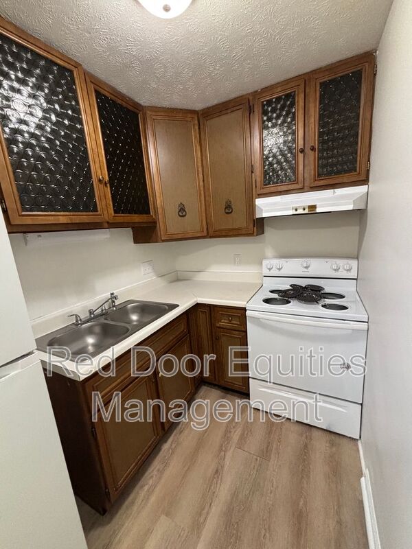 Lancaster House: 709 West 6th Avenue