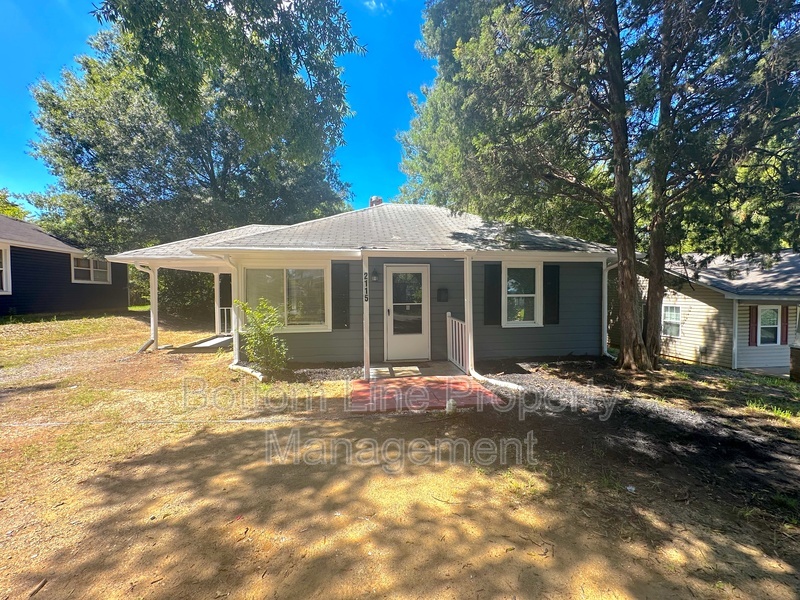 Charlotte House: 2115 Double Oaks Rd