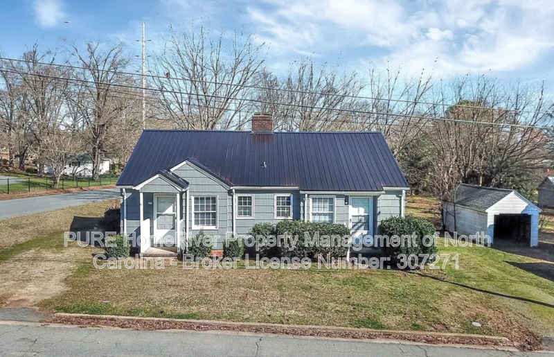 Concord House: 466 Spring St NW