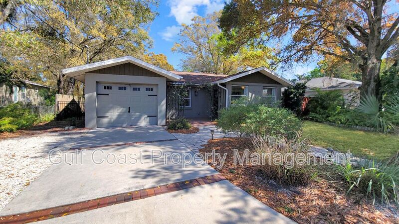 Palmetto House: 904 17th Avenue West