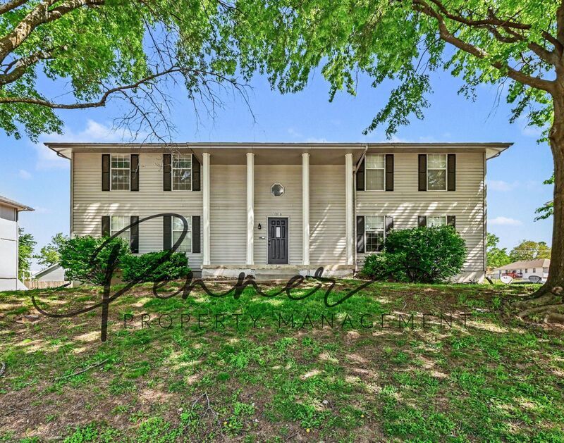 GRAIN VALLEY House: 1310 VALLEY WOODS CT
