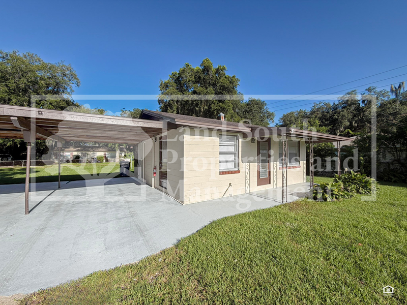 Lakeland House: 1030 Lakewood Court