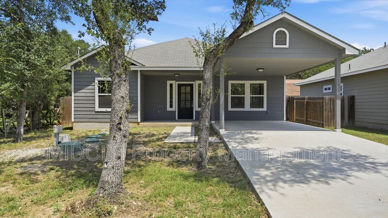 Spring Branch House: 1035 Cedar Grove Trl