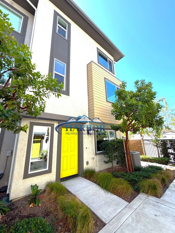 Harbor City Townhome: 1215 Canoe Lane