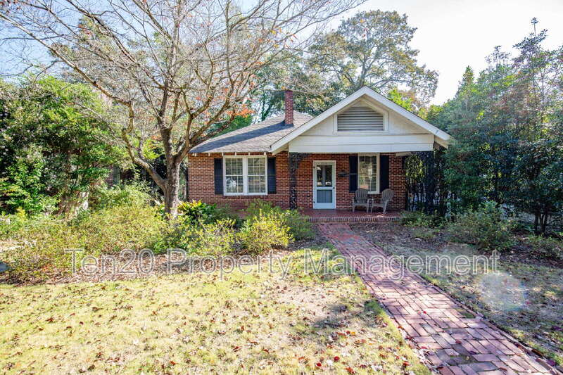 Columbus House: 2618 17th Ave