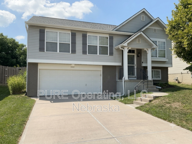 Bennington House: 8464 N 155th St
