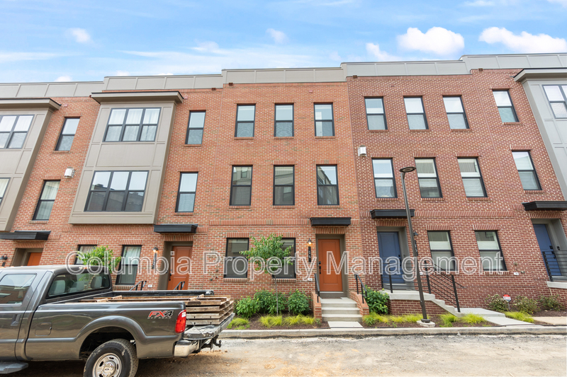 Washington House: 14 Mural Walk NE