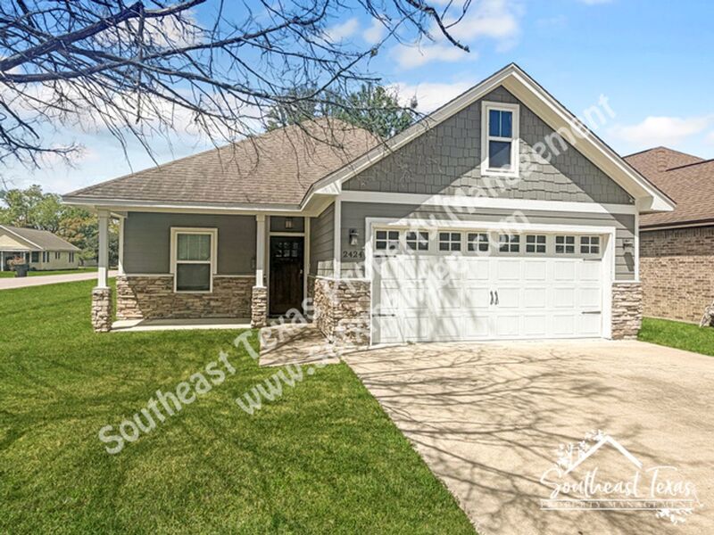 Nederland House: 2424 Avenue C