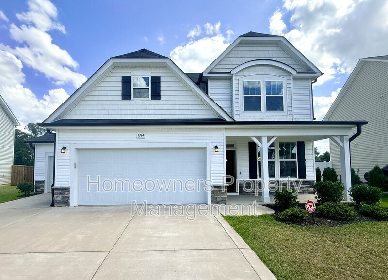 Fayetteville House: 1744 Stackhouse Drive