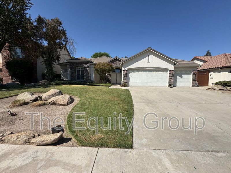 Visalia House: 2511 S. Peppertree St