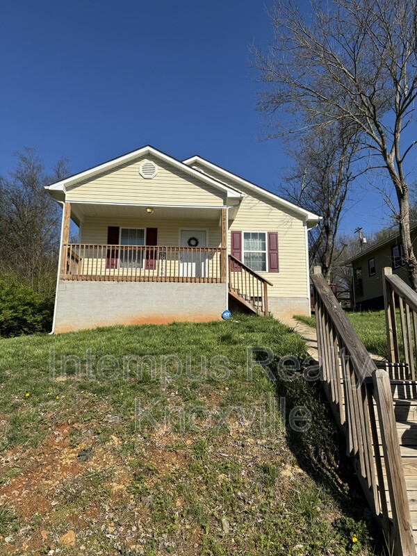 Knoxville House: 2419 E Glenwood Ave