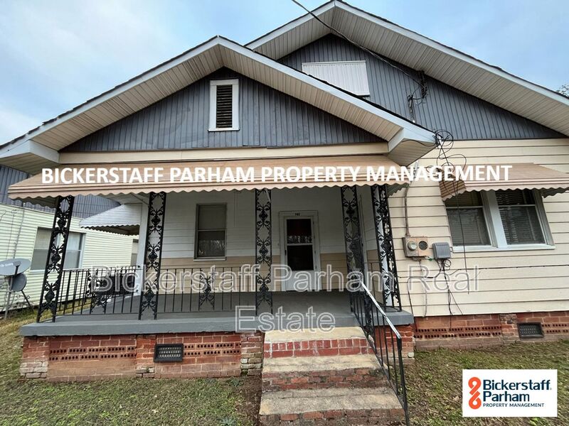 Columbus House: 21 Hemlock Drive