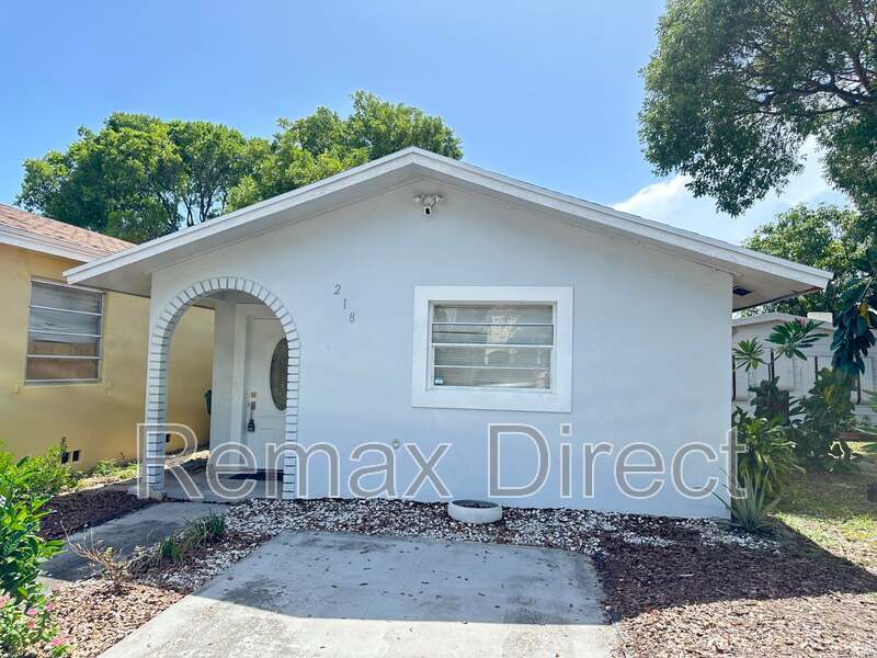 LAKE WORTH House: 218 NORTH D Street, Lake Worth Beach, FL 33460