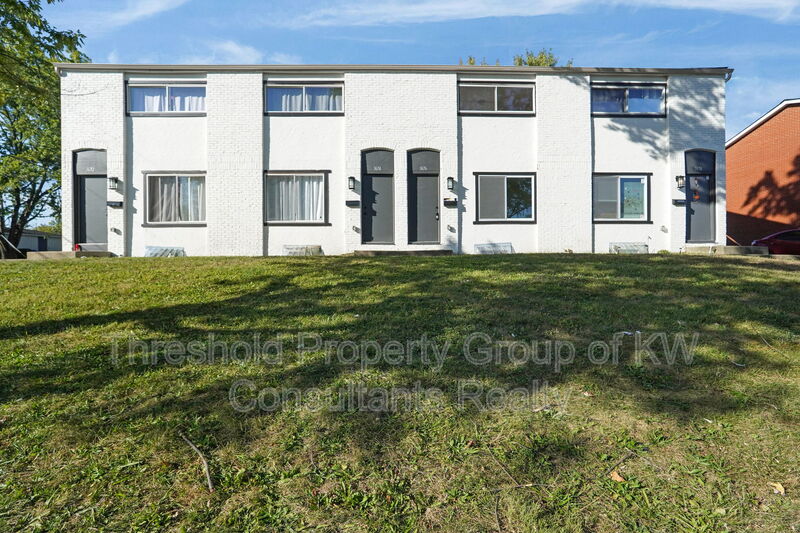 Columbus Condo: 3672-3678 Arnelle Road - 3676