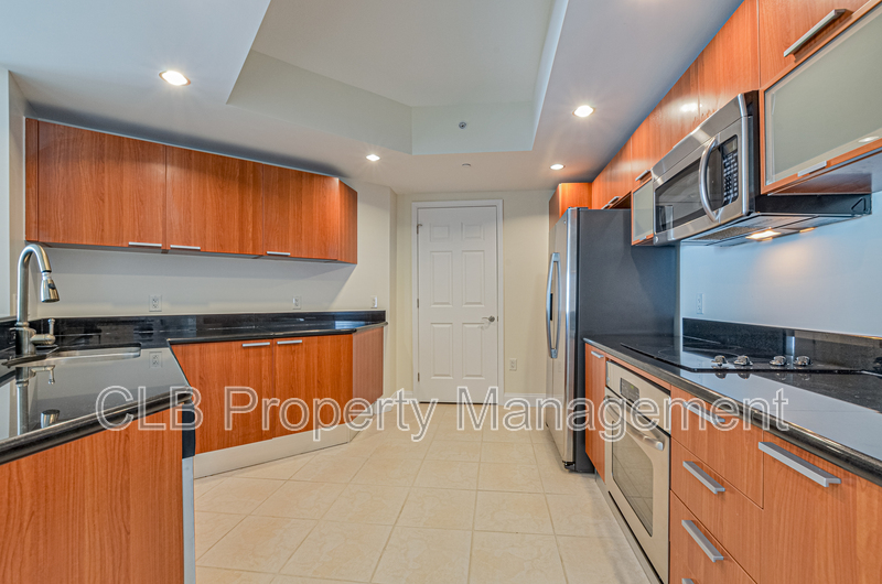 Holly Hill Condo: 241 Riverside Dr