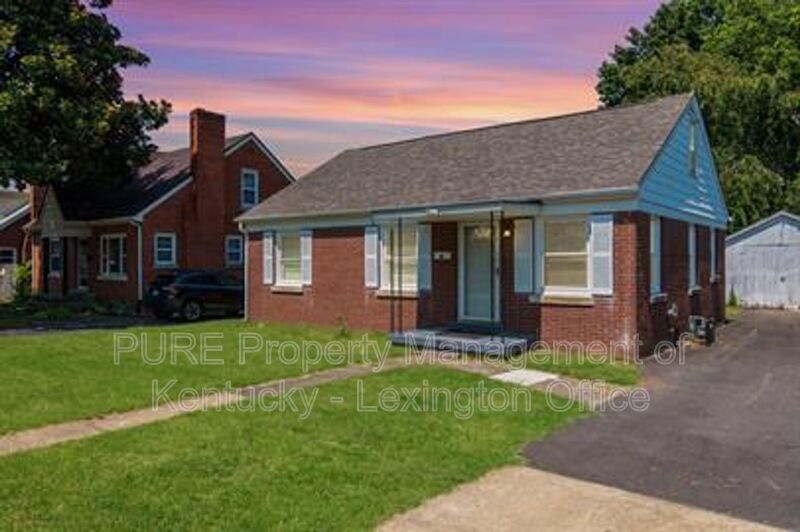 Lexington House: 817 Marcellus Drive