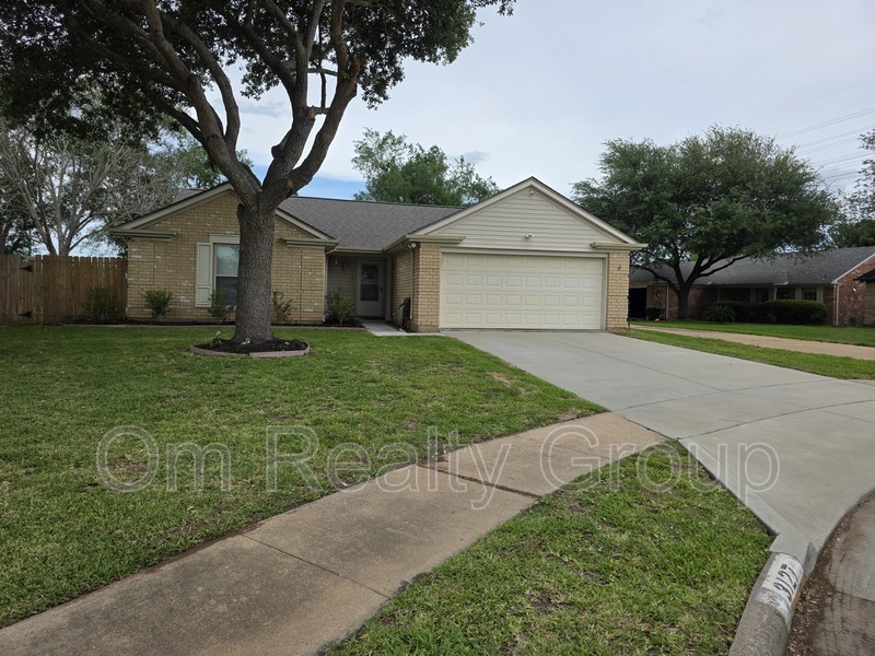 Sugar Land House: 3127 E Heatherock Cir