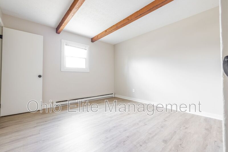 Columbus House: 3088 Grasmere Ave