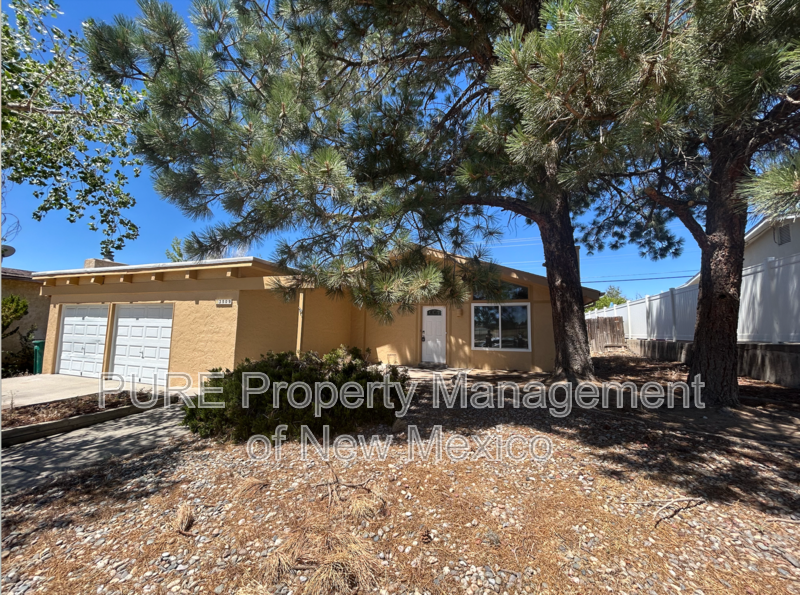 Farmington House: 3509 N Dustin