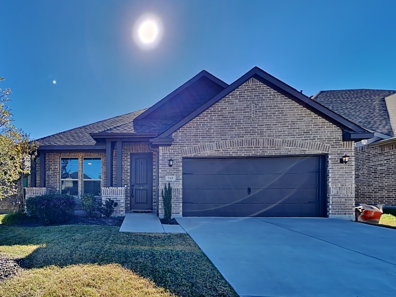Red Oak House: 545 Hazeltine Rd