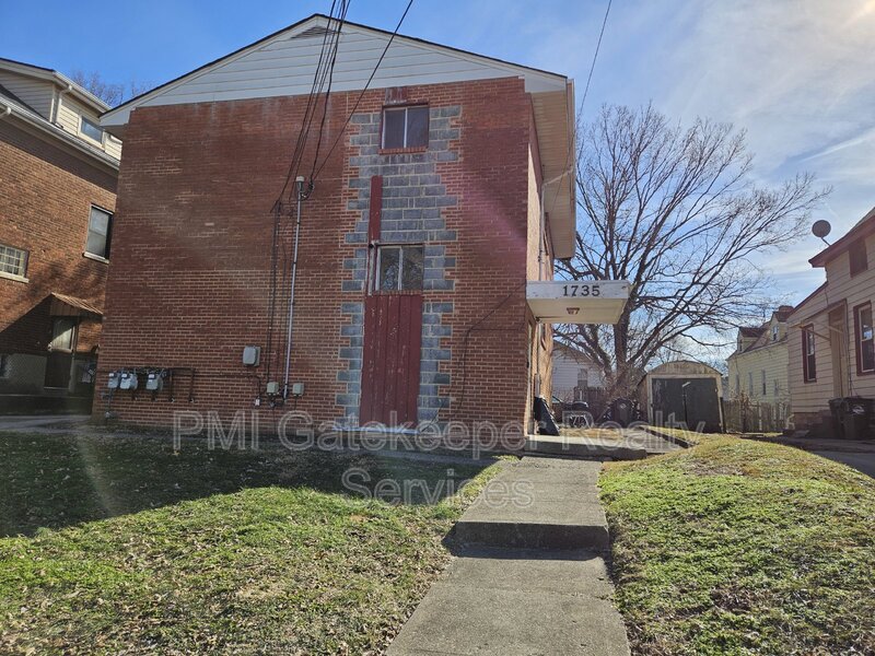 Norwood Condo: 1735 Mills Avenue