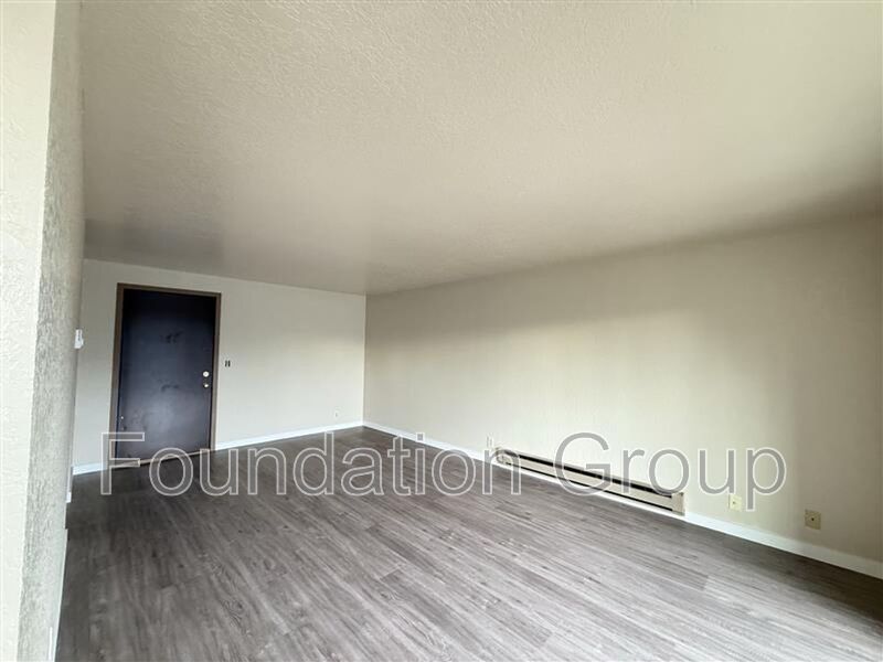 Seattle House: 938 N 100th St