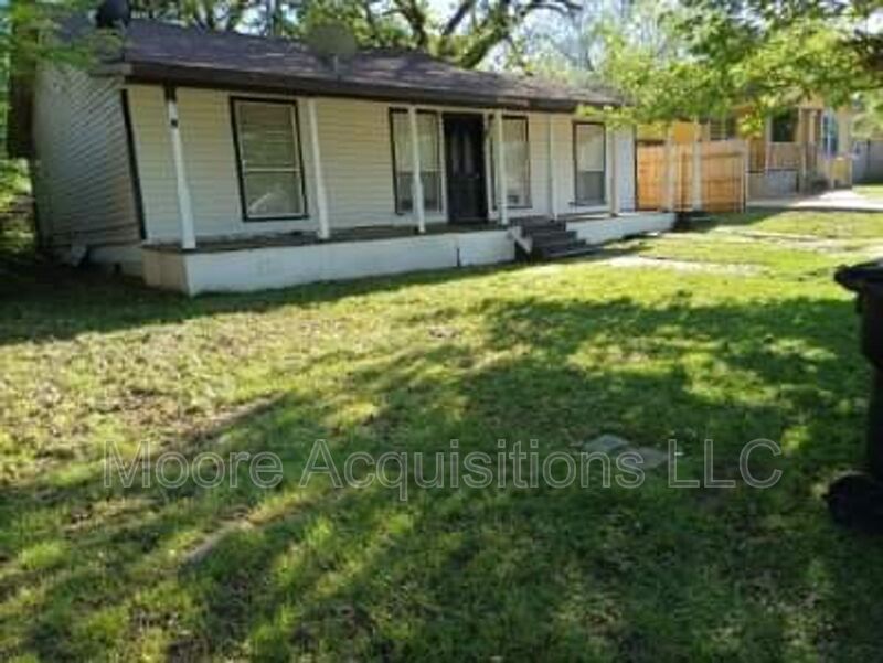 Denison House: 810 W Day St